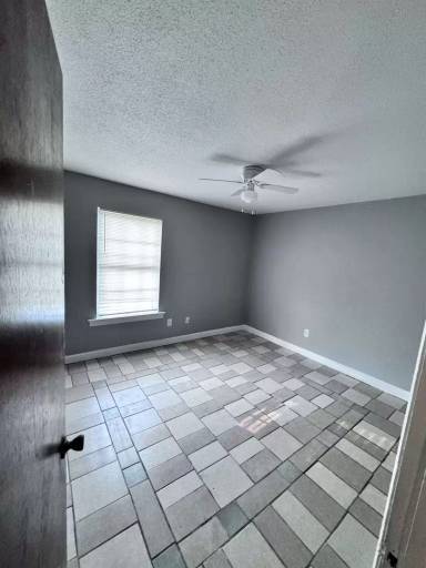 Main picture of 3240 S Mendenhall Rd