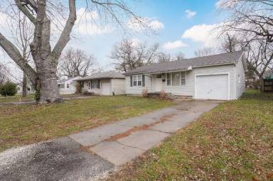 Main picture of 1527 E McGee St