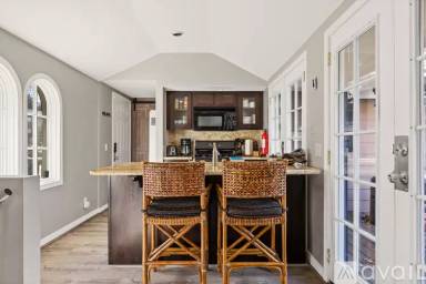 Main picture of 590 Oak Knl Cir