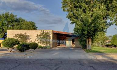 Main picture of 2000 Crescent Dr