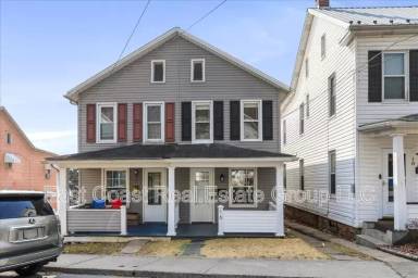 Main picture of 16 Woods Ln