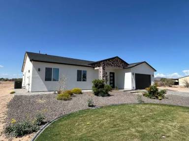 Main picture of 30206 W Portland St