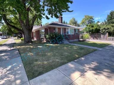 Main picture of 3141 NE Alberta St