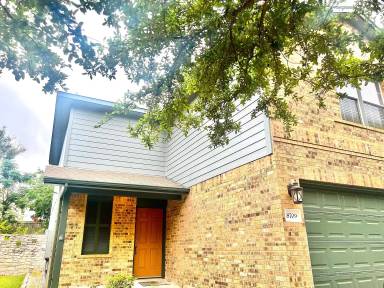Main picture of 8709 Davis Oaks Trl
