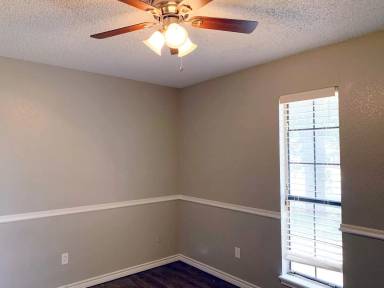 Main picture of 5722 93rd St