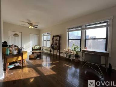 Main picture of 724 W Roscoe St