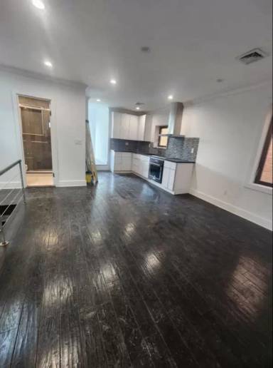 Main picture of 22 Astoria Blvd