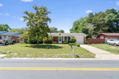 Main picture of 716 Mayflower Ave