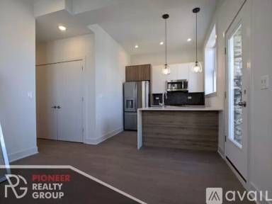 Main picture of 2120 W Belmont Ave