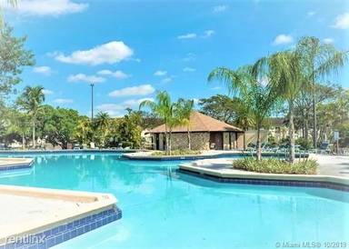 Main picture of 10924 SW 71st St