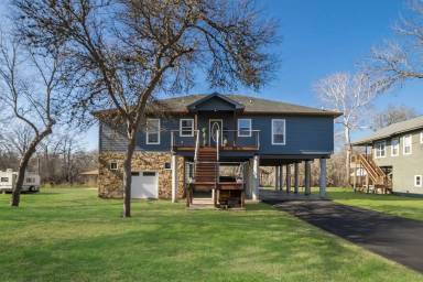 Main picture of 128 Lakeside Dr