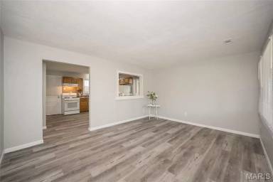 Main picture of 9813 Winkler Dr