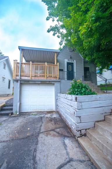 Main picture of 5529 Pine St