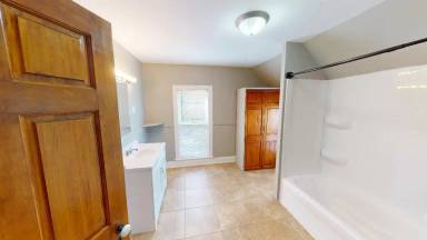Main picture of 423 W 9th St