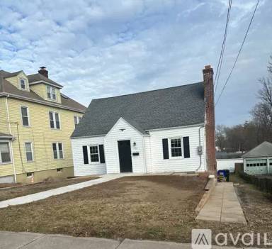 Main picture of 500 S Quaker Ln
