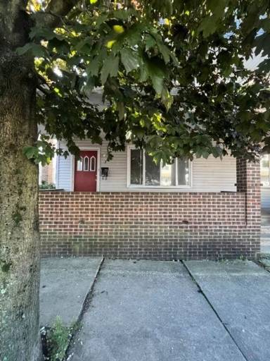 Main picture of 7 W Ludlow St