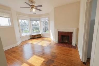 Main picture of 1322 E Spring St