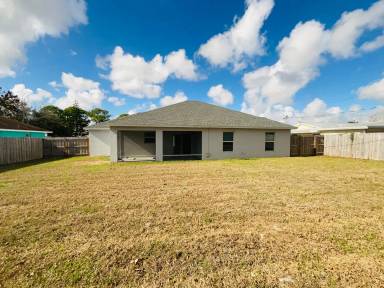 Main picture of 928 SW John Maccormack Ter