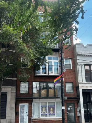 Main picture of 1111 W Belmont Ave