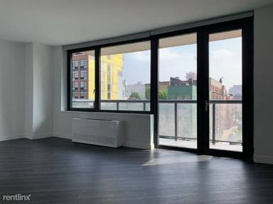 Main picture of 250 East Houston