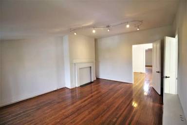 Main picture of 22 E Mount Vernon Pl