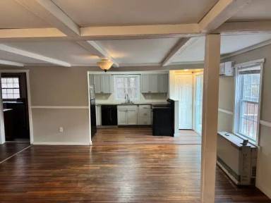Main picture of 321 Clinton St