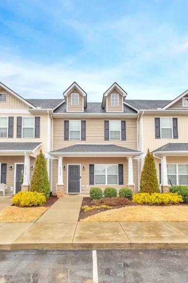 Main picture of 2353 New Holland Cir