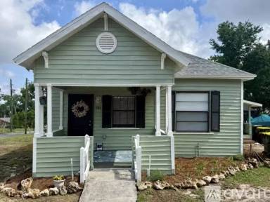 Main picture of 984 W Desoto St