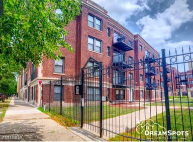 Main picture of 4631 S Drexel Blvd