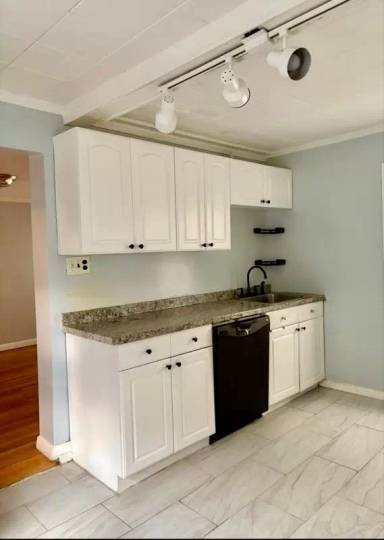 Main picture of 291 Lexington St