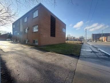 Main picture of 5058 Broadway Ave