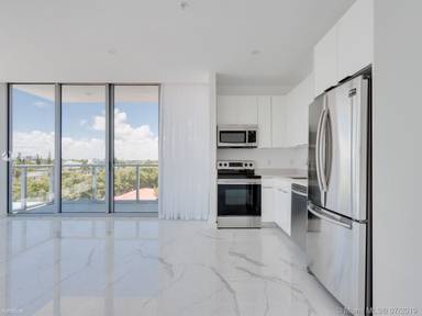 Main picture of 8420 Crespi Blvd