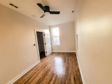 Main picture of 2944 N Rockwell St