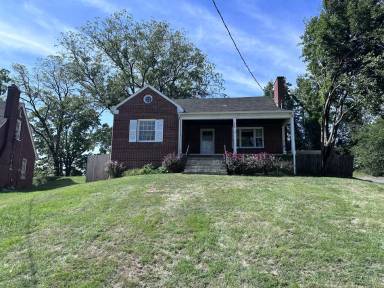 Main picture of 242 N Jefferson St