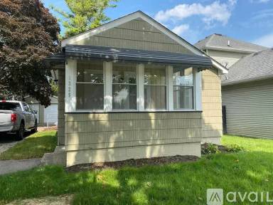 Main picture of 1325 E Milton Ave