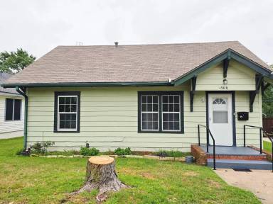 Main picture of 1308 W Walker St
