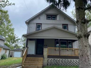 Main picture of 100 Lake St