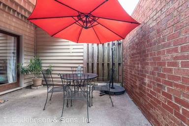 Main picture of 855 W 6th St