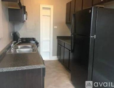 Main picture of 3935 W Diversey