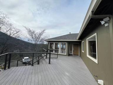 Main picture of 400 Glenview Dr