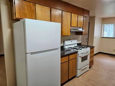 Main picture of 2594 Lee St SE