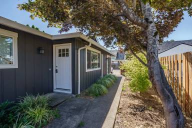 Main picture of 3202 Grand Blvd