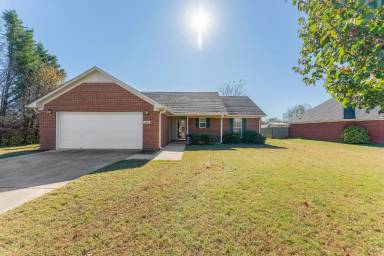 Main picture of 290 Stone Hill Dr