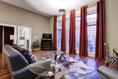 Main picture of 910 Hardy St