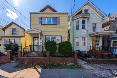 Main picture of 238 Franklin St