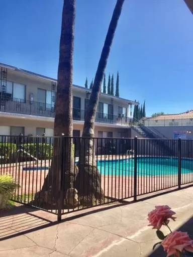 Main picture of 260 N Oak Ave