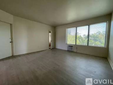 Main picture of 8031 Hawthorne Ave