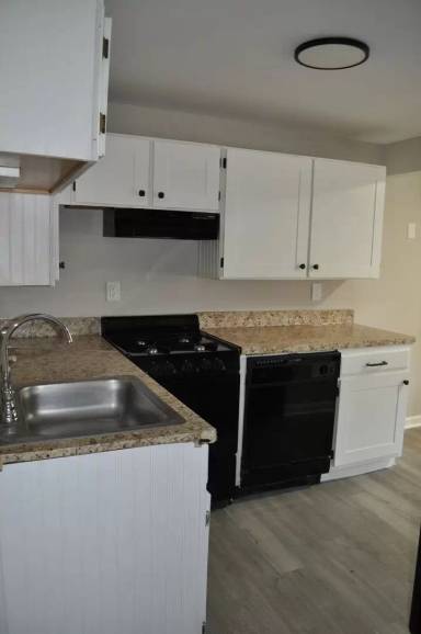 Main picture of 98-100 Linden Pl