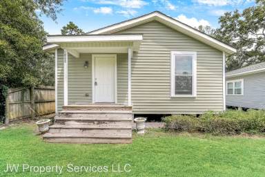 Main picture of 17003 E Iowa Ave