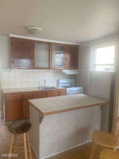Main picture of 1542 N Avers Ave